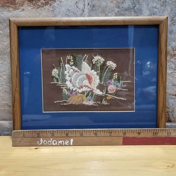 VTG Crewel Embroidery Pair Seashells Wildflowers Framed Hanging Wall Decor - Picture 11 of 13